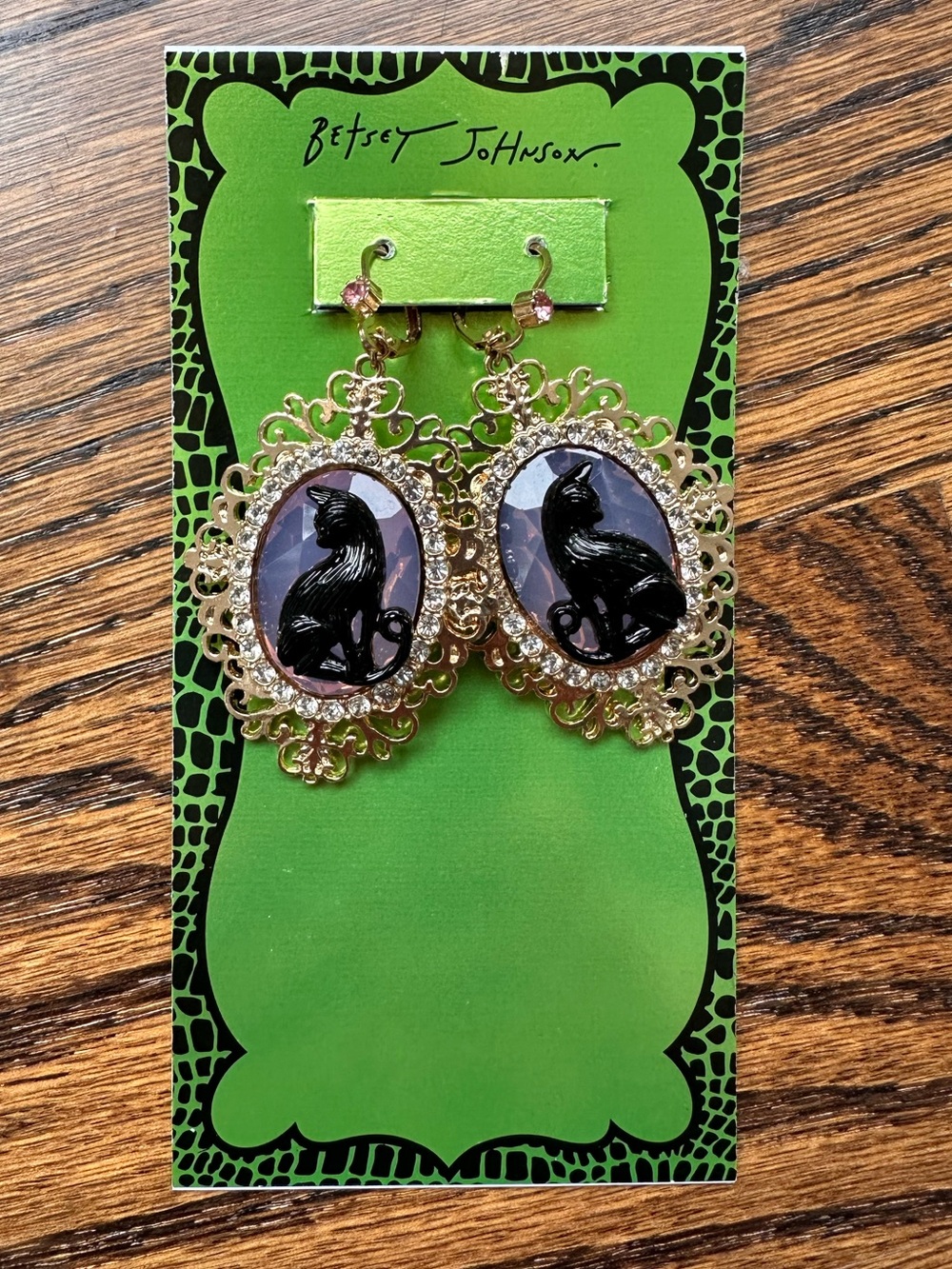 NWT Betsey Johnson Halloween Black Cat
Cameo Rhinestone Dangle Earrings
